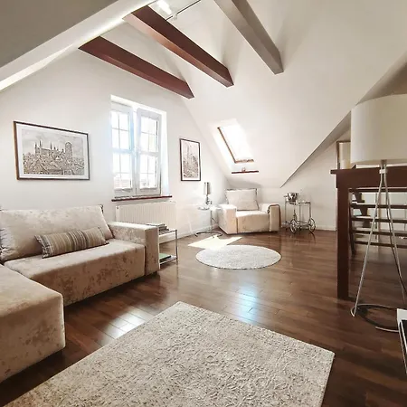 דירה Old Town Duplex Penthouse - 73m2
